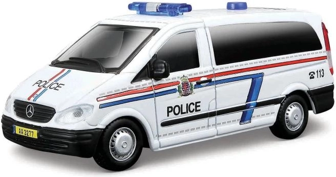 Reālistiski policijas furgoni ar detalizētām uzdrukām