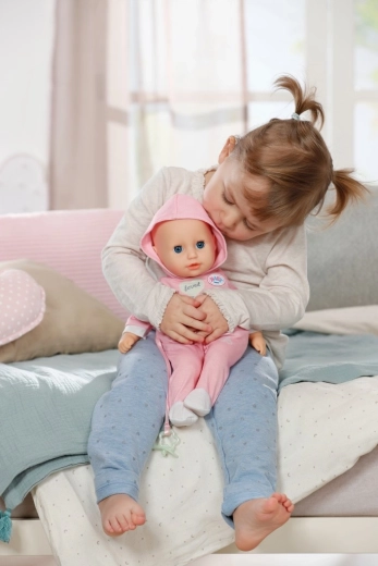 Soothing bedtime with closing eyes