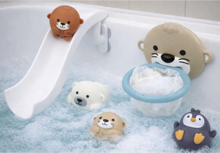Bathtub slide with suction cups