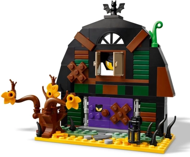 Spocīga kūts, pilna noslēpumu