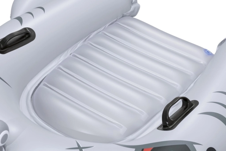 Sturdy handles and stable seating zone
