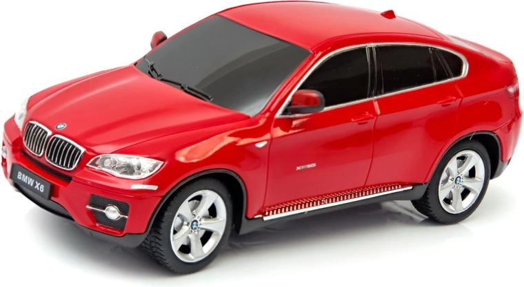 Pilnībā licencēts BMW ar reālistiskām detaļām