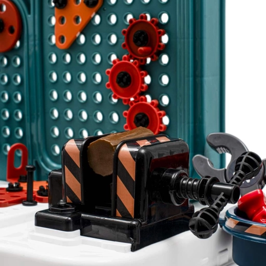 Interaktīvs perforētais panelis ar zobratiem