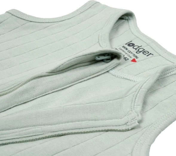 Easy diaper changes thanks to opening the bottom part