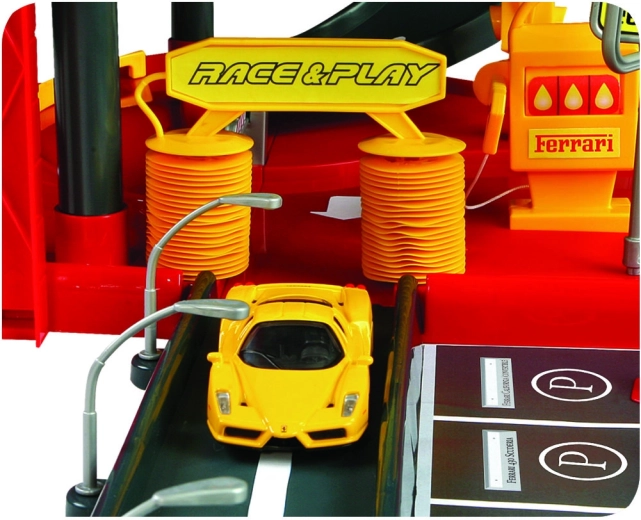 Darbojošs lifts un realistiska mazgātava