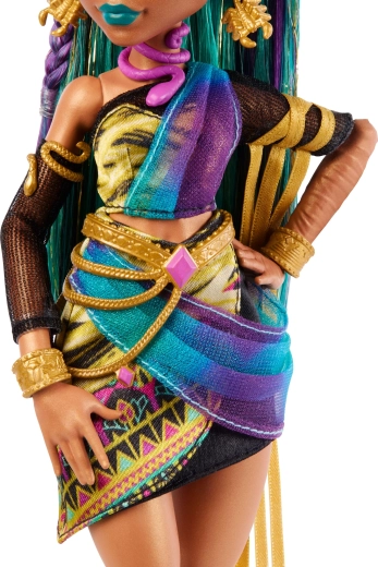 Karalisks ēģiptisks izskats un košas detaļas