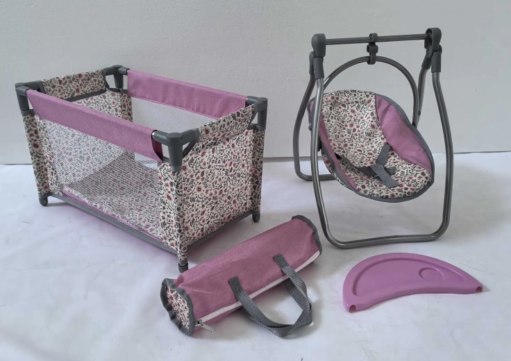 Leļļu komplekts Pink Flowers – ceļojumu gultiņa un krēsliņš 2 vienā (šūpulis)