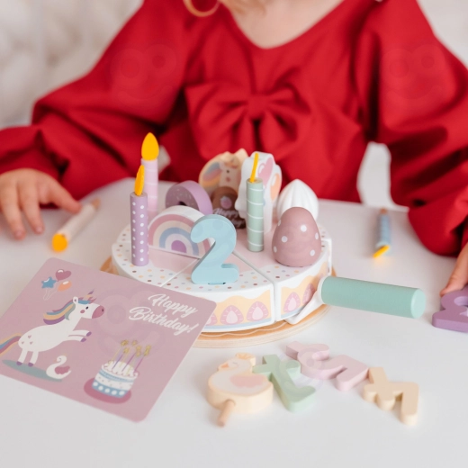 Complete set for birthday role-play
