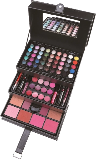 Viss nepieciešamais, tostarp spogulis un otas