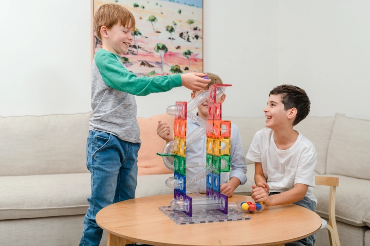 Radoša spēle, kas attīsta motoriku un iztēli