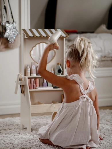 Creative hairdressing play