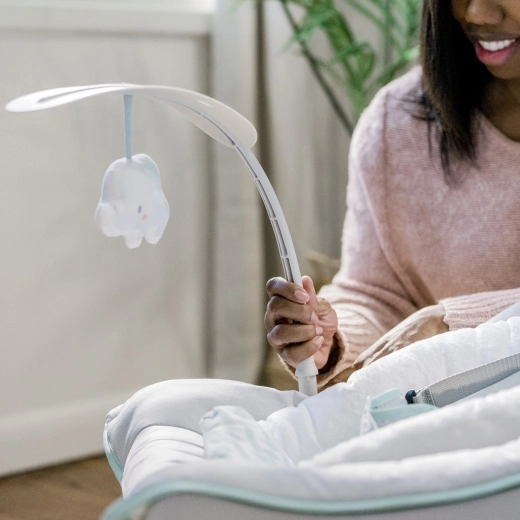 Vibrations and toy bar for calm and play