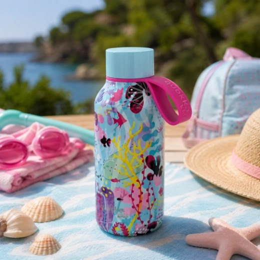 Underwater motif and strap for easy carrying