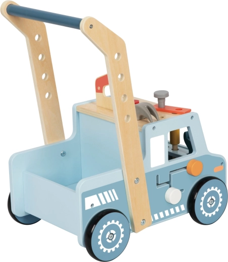 Bagāts piederumu klāsts un aizmugurējā glabāšanas kaste