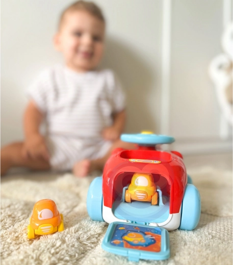 2 mini mašīnītes paslēptas iekšpusē