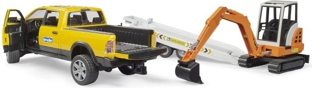 Apvidus pikaps RAM ar atveramām durvīm