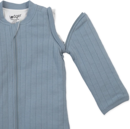 Detachable sleeves for adjustable warmth