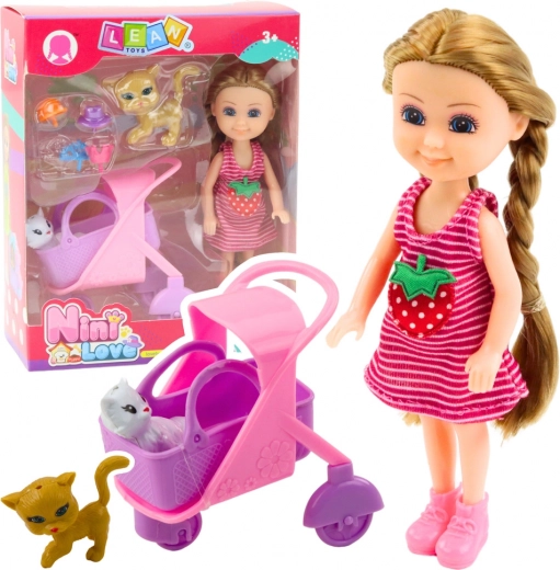 Mini lelle ar ratiņiem un kaķēniem