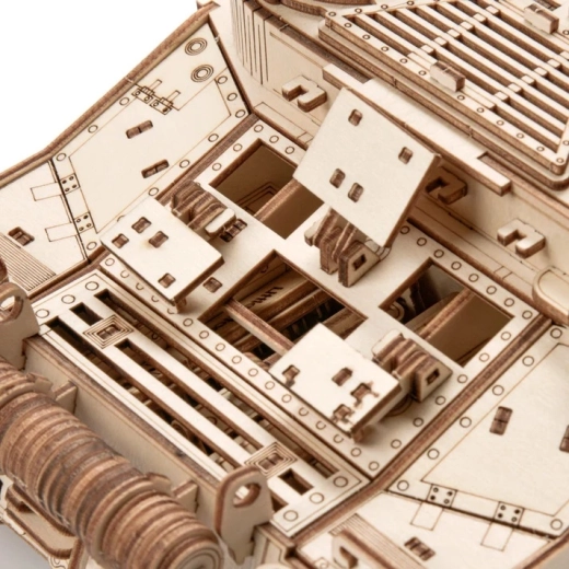 Precisely cut wooden pieces