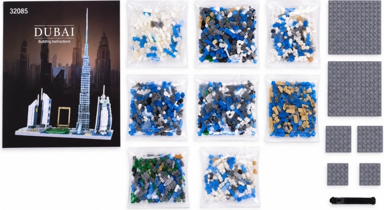 More than 3,000 mini pieces for detailed building