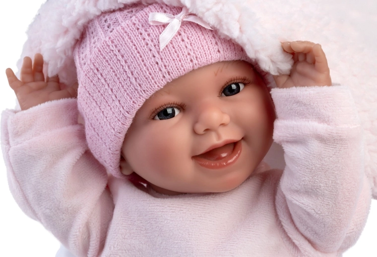 Sound baby doll that responds to pressing