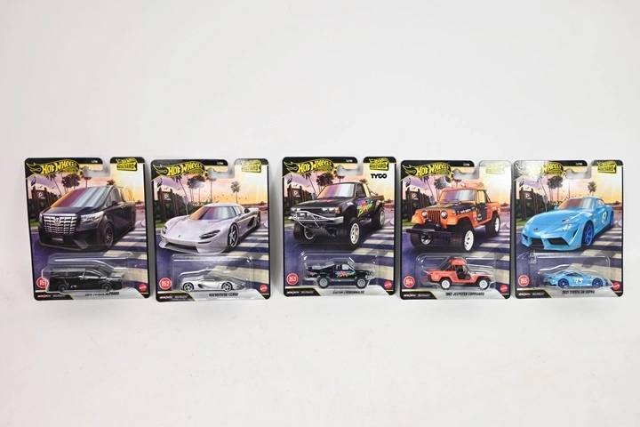 Hot Wheels Boulevard collectible car (1 pc)