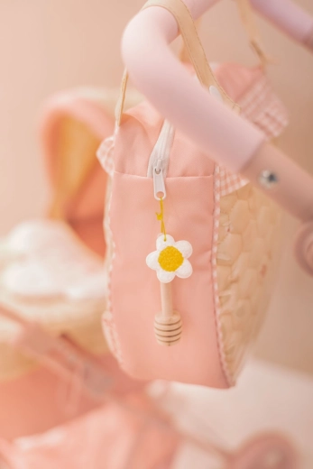 Play accessories: sun canopy, bag and cute details