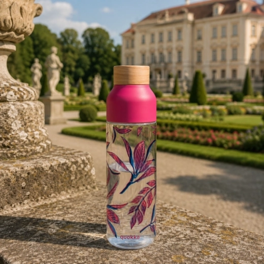 Large 840 ml capacity for school, sports, and travel
