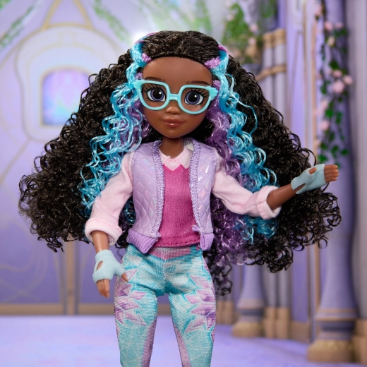 Uzticamā Layla no UNICORN ACADEMY pasaules