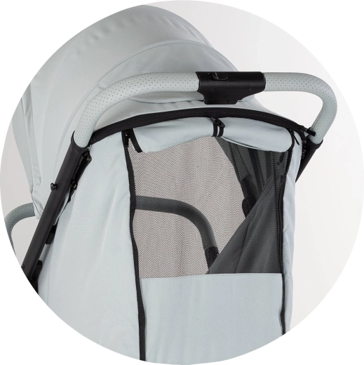 Liels jumtiņš ar lodziņu un ventilāciju