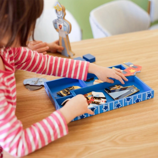 Practical storage in a wooden tray