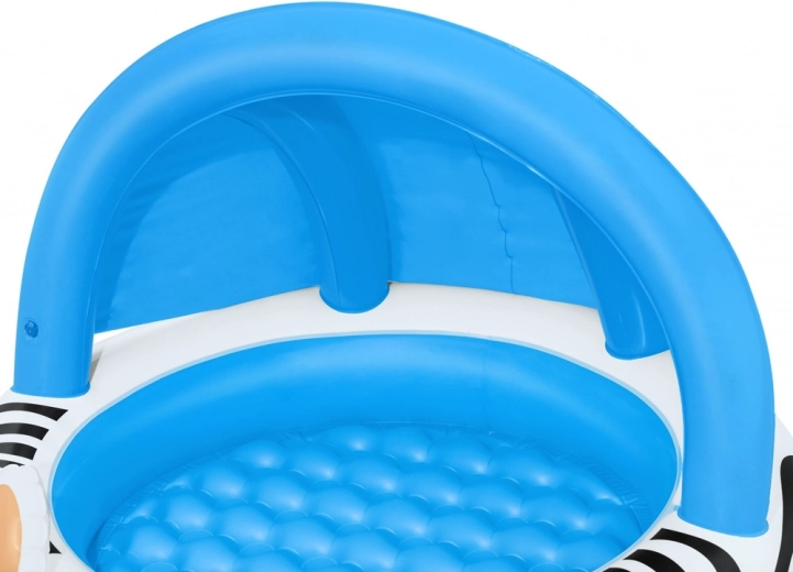 Ēna un komforts, pateicoties integrētajam jumtiņam