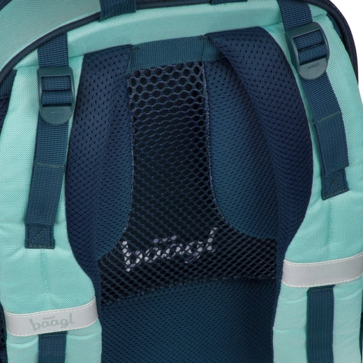 Ergonomic back panel and comfortable carry