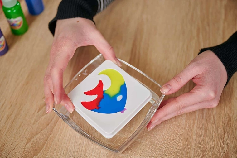 Spīdošs efekts UV gaismā