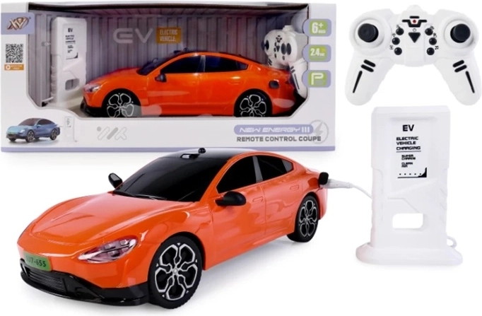 RC elektriskā automašīna ar uzlādes staciju
