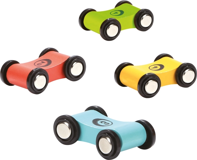 Četras izturīgas mašīnītes komplektā