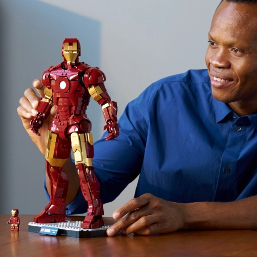 Includes Iron Man minifigure