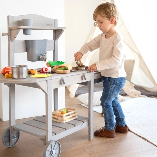 Mobile kitchen for play anywhere