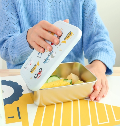 Practical size for sandwiches and cut vegetables