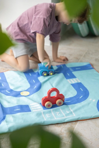 Play on the go: road for toy cars