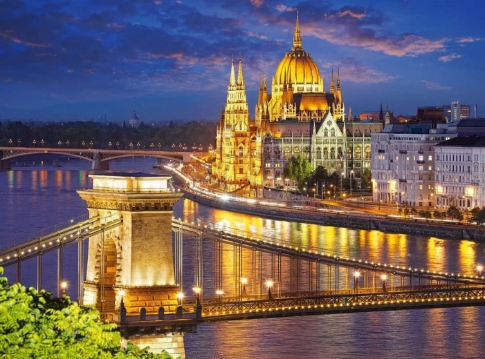 Puzle 2000 detaļas – Budapešta krēslā