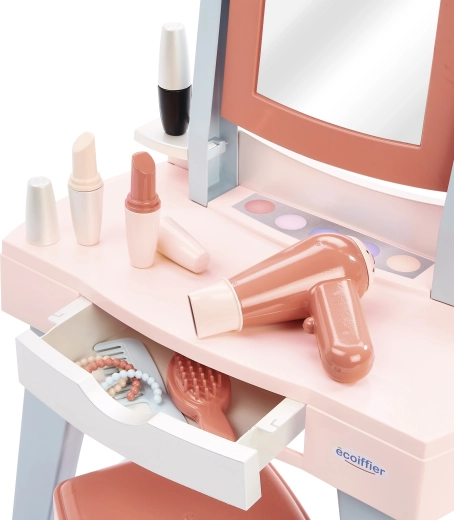 Spogulis un praktiska atvilktne