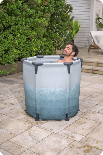 Comfortable cold-water immersion at home or outdoors