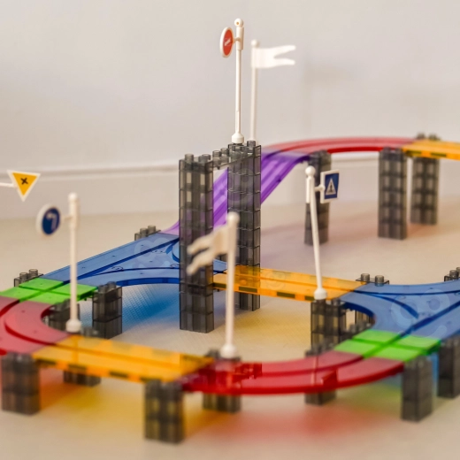 Tool-free magnetic assembly