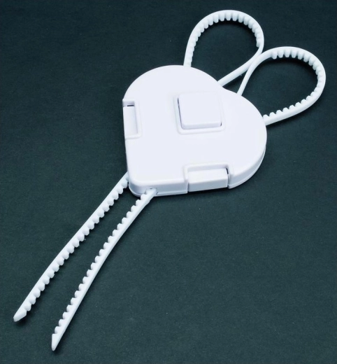 Flexible safety door lock for children