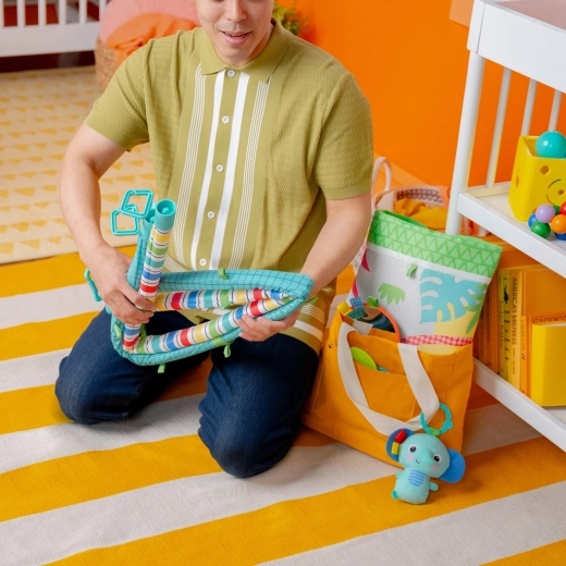 Foldable play gym saves space