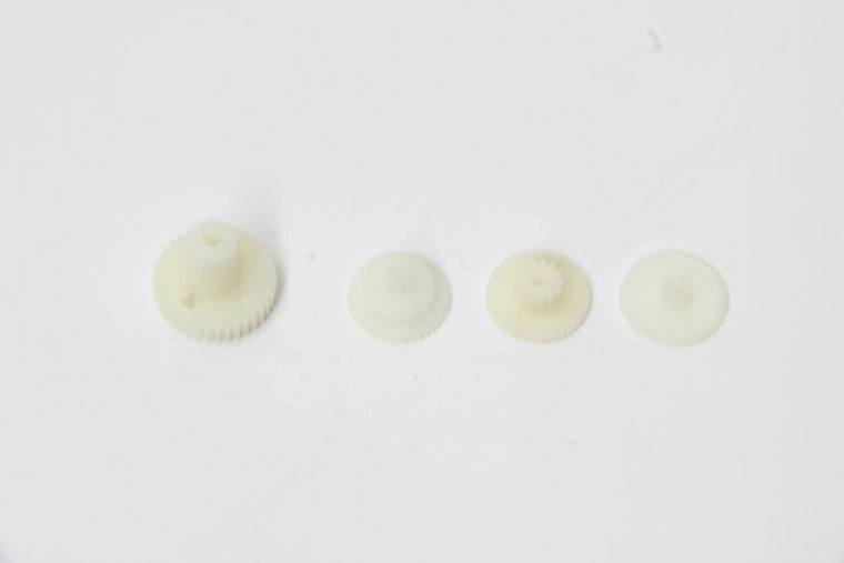 Plastmasas zobrats digitālajam servo 16
