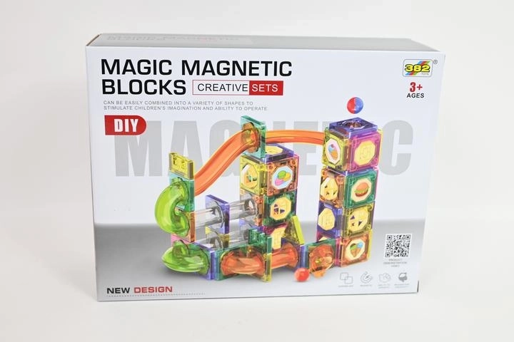 Magnetic building set – marble run (94 pieces)