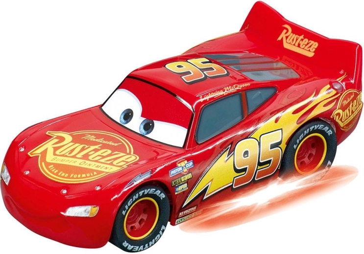 Divi CARS varoņi: McQueen un Jackson Storm
