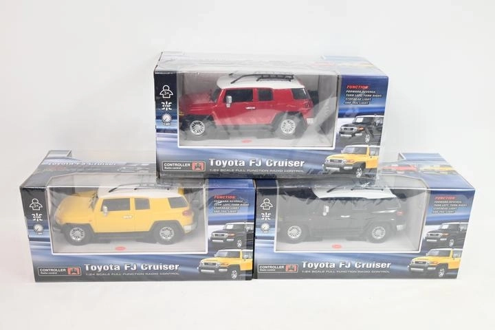 Remote-controlled Toyota FJ Cruiser car 1:24